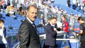 El Alavés destituye a De Biasi