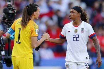 PARIS, FRANCE - JUNE 16: Jessica McDonald of the USA shakes hands with Claudia Endler of Chile after the 2019 FIFA Women's World Cup France group F match between USA and Chile at Parc des Princes on June 16, 2019 in Paris, France. (Photo by Richard Heathcote/Getty Images)