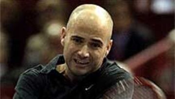 <b>PROBLEMAS.</B> Agassi ha encontrado más problemas de los que seguramente pensaba para ganar a Feliciano López.
