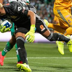 Nahuel Guzmán se disculpó con Eduardo Aguirre por patada