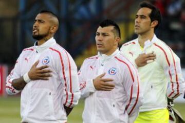 En medio de las críticas por su rendimiento, Arturo Vidal, encuentra tranquilidad en la Roja. "En la Selección me cuidaron", sentenció a fines del 2014.