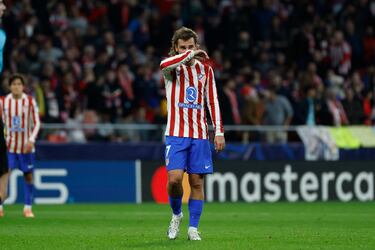 El gol, tras revisión del Var, fue anulado por un fuera de juego al inicio de la jugada. Al descanso, el partido terminó 1-0.
