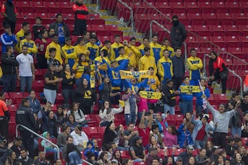 También hubo aficionados de Tigres en el Estadio Akron que se hicieron sentir de manera enérgica aunque no eran muchos