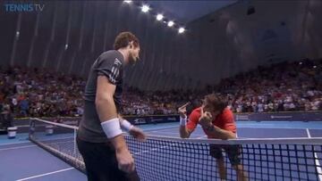 La 'peineta cariñosa' de Tommy Robredo a Andy Murray