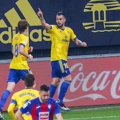 Negredo y Ledesma apuntan al Cádiz a la permanencia