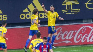 Negredo celebra el único tanto del partido.