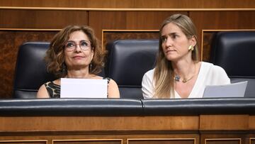 La vicepresidenta primera y ministra de Hacienda, María Jesús Montero (i) y la vicepresidenta del Gobierno y ministra para la Transición Ecológica y el Reto Demográfico, Sara Aagesen (d), durante una sesión plenaria extraordinaria, en el Congreso de los Diputados, a 22 de julio de 2025, en Madrid (España). El Congreso cierra este martes, 22 de julio, el curso parlamentario debatiendo en un Pleno extraordinario la convalidación de tres decretos leyes, las enmiendas a otras tres leyes provenientes del Senado y dos reformas del Reglamento del Congreso, impulsadas por PSOE y Sumar. El último pleno antes del verano estará también marcado por los casos de corrupción tras conocerse la imputación del exministro de Hacienda del PP Cristóbal Montoro por una presunta trama corrupta que habría beneficiado a empresas gasistas.
22 JULIO 2025;PLENO;CONGRESO;DIPUTADOS;
Fernando Sánchez / Europa Press
22/07/2025