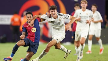 Barcelona's Brazilian forward #11 Raphinha (L) vies for the ball with Real Madrid's Spanish defender #31 Jacobo Ramon Naveros (R) during the pre-season club friendly football match between Real Madrid and Barcelona at MetLife Stadium in East Rutherford, New Jersey, August 3, 2024. (Photo by Charly TRIBALLEAU / AFP)