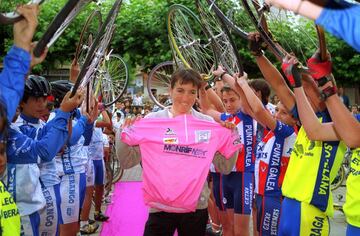 Primera ciclista española en ganar una carrera grande. La vasca ganó su primer Giro en 1999, en el 2000 repitió y ganó el Tour.