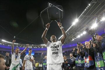Alaba y su ya tradicional celebraci¨®n con la silla.