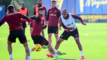 07/03/24 CADIZ CF ENTRENAMIENTO  
FALI E IZA CARCELEN