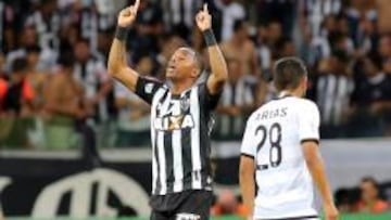 Robinho celebra un gol en el encuentro entre Atlético Mineiro y Melgar en la Copa Libertadores.