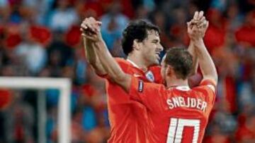 <b>DÚO LETAL. </b>Van Nistelrooy y Sneijder celebran uno de sus goles ante Italia.