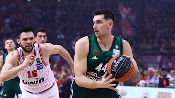 El Panathinaikos se impone al eterno rival en el derbi griego y conquista El Pireo por primera vez desde noviembre de 2021. Mitoglu es el héore y Juancho destaca.