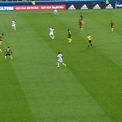 El VAR anuló un gol muy dudoso de Vargas... y le concedió otro