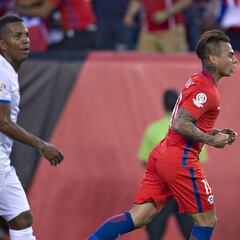 Vargas cortó sequía goleadora de 245 días en la Roja