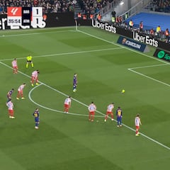 Lewandowski lanza uno de los peores penaltis en la historia de LaLiga: increíble dónde acabó el balón