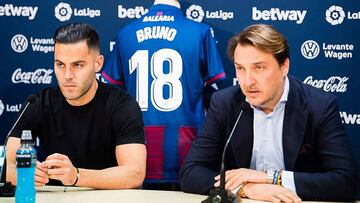 Bruno durante su presentación con el Levante.