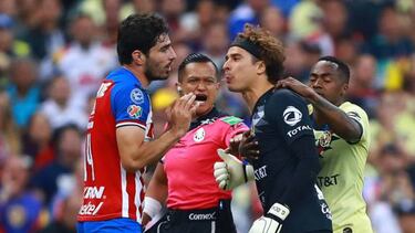 La diferencia en las fotos del supuesto escupitajo de Ochoa