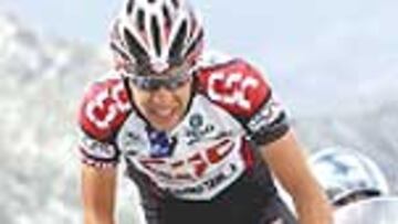 Sastre pasó al ataque y sacó del podio a Mancebo