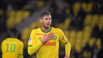 En el mes de enero, el futbolista argentino Emiliano Sala fue traspasado del Lille de Francia al Cardiff galés. En el traslado tuvo un accidente de avión y estuvo desaparecido durante varios días. Al final, fue encontrado su cuerpo en el Canal de la Manch