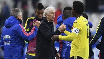José Pékerman celebra el triunfo 3-2 ante Francia