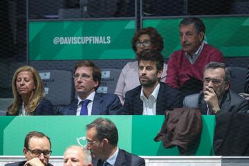 Gerard Piqué junto al alcalde de Madrid José Luis Martínez-Almeida. 