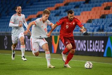 Dani Olmo y Haris Seferovic.