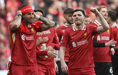 Los Reds celebran el título número 20 de liga tras golear al Tottenham 5-1 en el estadio de Anfield. En la imagen, Dominik Szoboszla y Andrew Robertson.