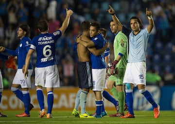 En la temporada 2013-14, el Sporting Kansas City derrotó 1-0 al Cruz Azul en los cuartos de final de la Concachampions. Para el compromiso de vuelta, ‘La Máquina’ no tuvo piedad del cuadro norteamericano y lo goleó 5-1 en la cancha del Estadio Azul. Semanas más tarde, los celestes levantaron el trofeo de Concacaf. 