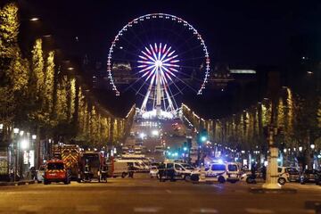 PAR28. PARÍS (FRANCIA), 20/04/2017.- Avenida de los Campos Elíseos bloqueada el jueves 20 de abril de 2017