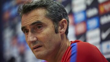 GRA204. SANT JOAN DESPÍ (BARCELONA), 19/08/2017.- El entrenador del FC Barcelona, Ernesto Valverde, durante la rueda de prensa en la ciudad deportiva Joan Gamper previa al encuentro liguero de este domingo frente al Betis. EFE/Alejandro García