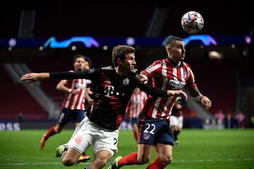 Thomas Müller y Mario Hermoso.