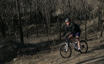 Bush hijo es el único de esta lista que mostró interés por el ciclismo. Quizá por coincidencia en el tiempo con Lance Armstrong, tejano como él. De hecho montaron juntos en varias ocasiones. El running y el béisbol (llegó a ser mánager de los Texas Rangers de la MLB) también formaron parte de sus ocho años en la Casa Blanca. 