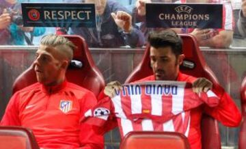 David Villa y Alderweireld en el banquillo.