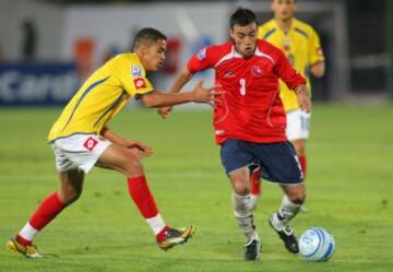 Marcelo Bielsa lo utilizó siempre, pero lo dejó fuera del Mundial de Sudáfrica 2010. Con el tiempo no volvió a aparecer en las nóminas.