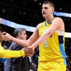 Un Jokic a lo Chamberlain le complica el futuro a los Spurs