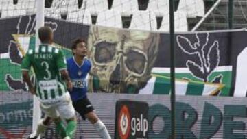 <b>VASELINA. </b>Así batió Lass a Casto, ante la mirada de Mario, para comenzar a darle al Rayo una victoria y tres puntos que valen mucho.