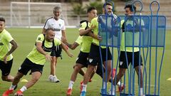 KEIDI CORRE JUNTO A JUANPI,  SADIKU Y JUANKAR, MALAGA CF