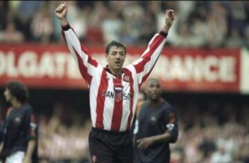 Matt Le Tissier | Southampton: Entre 1986 y el 2002 defendió a Southampton. No ganó títulos, pero es uno de los volantes más icónicos de la Premier League de la década de los noventa.