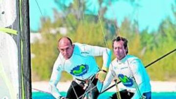 <b>BUEN CAMINO. </b>Iker Martínez y Xabi Fernández, ayer en el Mundial.