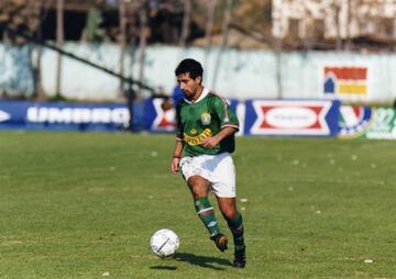 'Pipo' irrumpió como uno de los grandes talentos de Audax Italiano y también pasó por Temuco y Rangers. Se retiró con sólo 31 años.