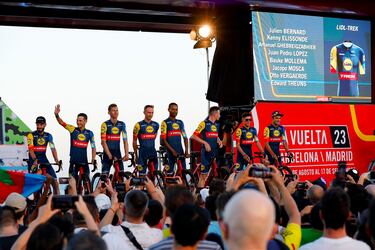Los integrantes del equipo Lidl Trek durante la presentación de La Vuelta.