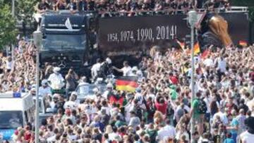 Alemania celebró el título en Berlín con un millón de hinchas