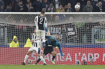 0-2. Cristiano Ronaldo marc¨® de chilena un gol de ¨¦poca.