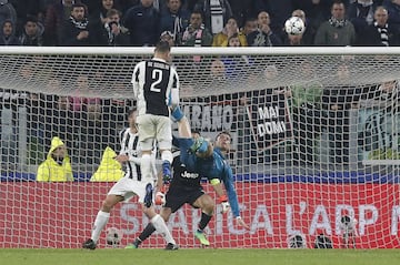 0-2. Cristiano Ronaldo marcó de chilena un gol de época.