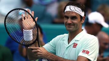 Federer rolls on as Dimitrov departs Miami