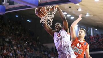 Jalen Reynolds, p&iacute;vot de Reggio Emilia, durante las semifinales de la Eurocup ante el Lokomotiv Kuban.