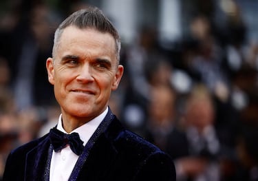La triste historia familiar de Robbie Williams, tras ‘derrumbarse’ en un escenario: “Es muy extraño ser adulto. No estoy listo”