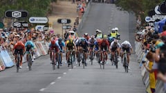 Esprint de una etapa del Tour Down Under.